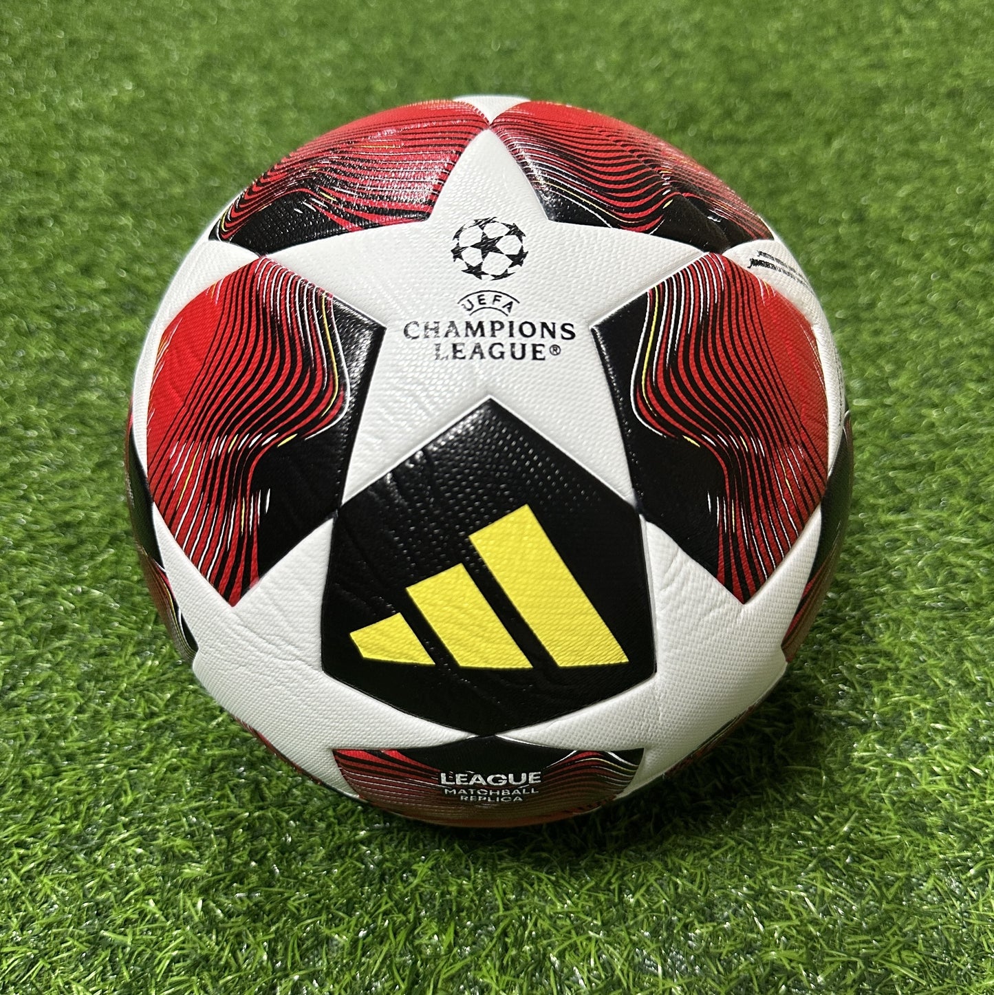 Champions League 24/25 'Fired Up' PRO Wedstrijdbal