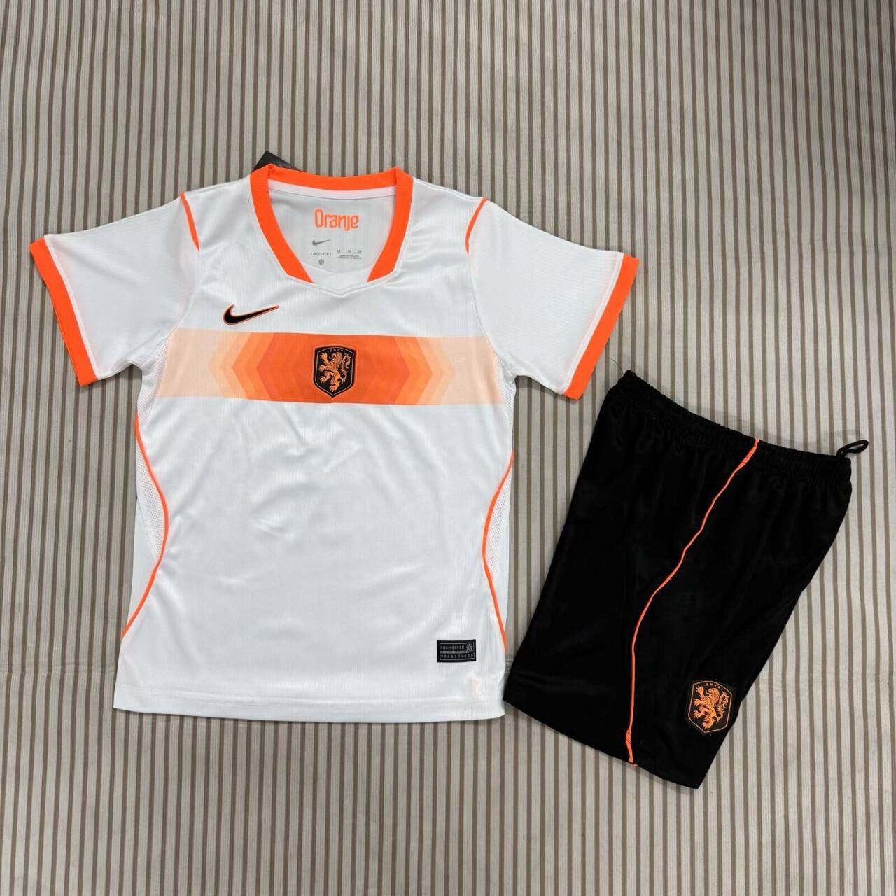 Nederland 'Uit' Voetbalkit WK 2026 (Zwarte Short)  - KINDEREN