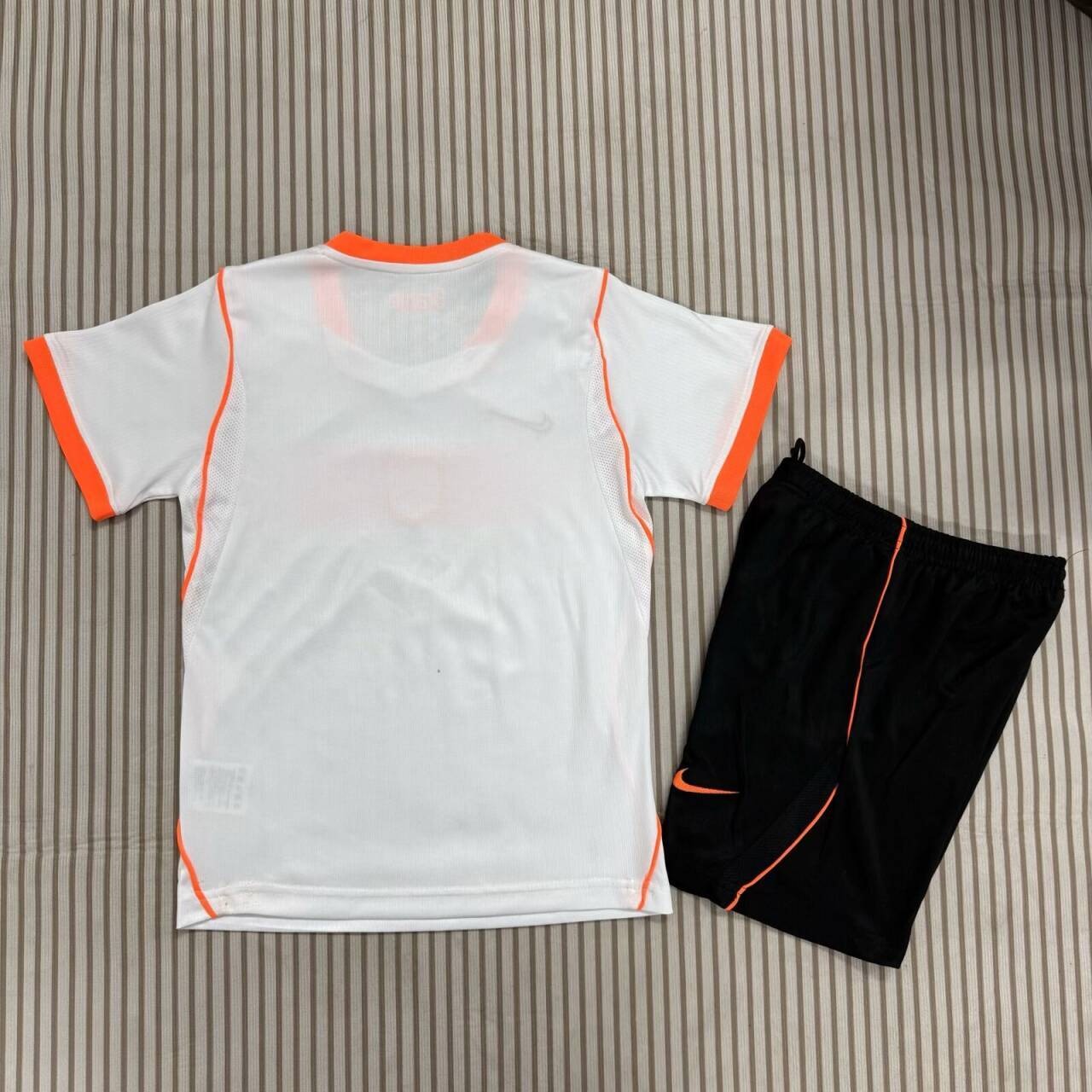 Nederland 'Uit' Voetbalkit WK 2026 (Zwarte Short)  - KINDEREN