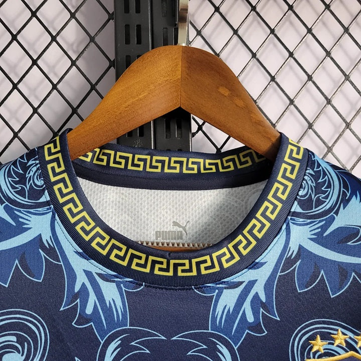 Italie Versace Edition Voetbalshirt 'Blauw' 2025 - VOLWASSENEN