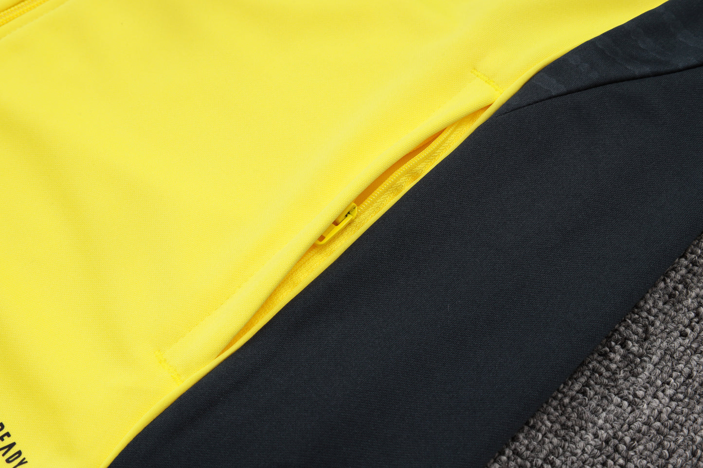 Real Madrid Full-zip Trainingspak 'Geel-Zwart' 25/26 - VOLWASSENEN