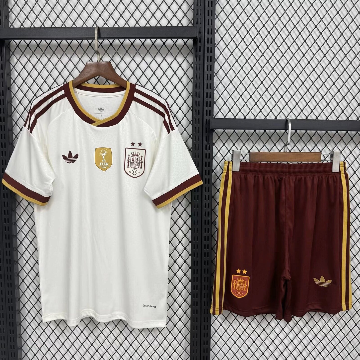 Spanje 'Uit' Voetbalshirt Incl. WK 2026 Winnaars Patch - VOLWASSENEN